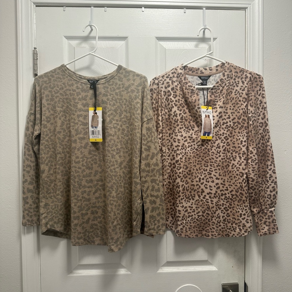 buffalo david bitton Crew & V-Neck Top, Animal Print, Size S, Set Of 2